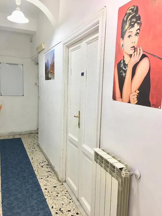 Albergue New Golden House Roma 0*,  Italia