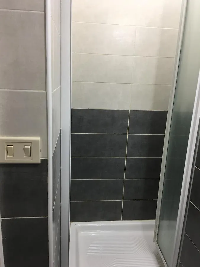 Albergue New Golden House Roma 0*,