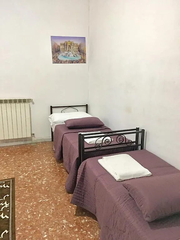 Albergue New Golden House Roma