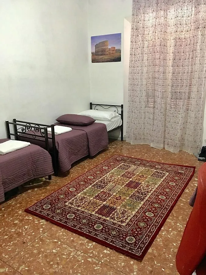 Hostal Albergue New Golden House Roma Italia