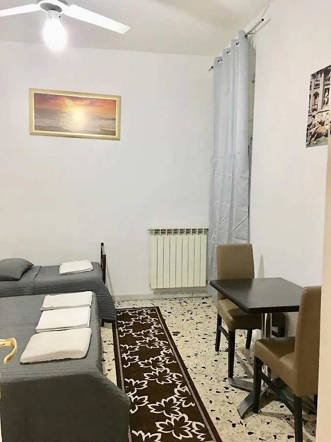 Albergue New Golden House Roma Hostal